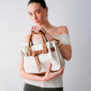 Bolso pequeño con hebilla