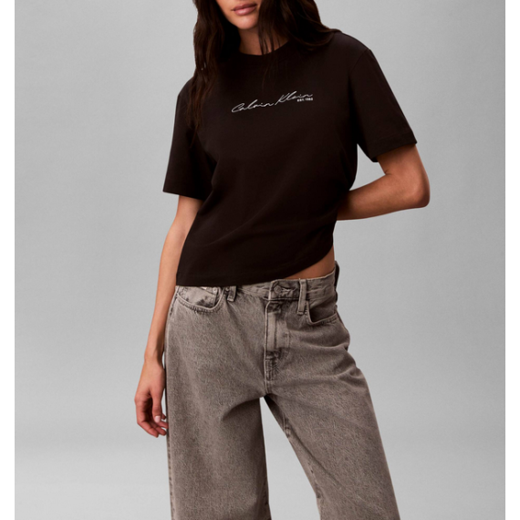 Camiseta Calvin Klein boxy negra