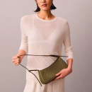 Bolso de hombro con emblema revestido y logo