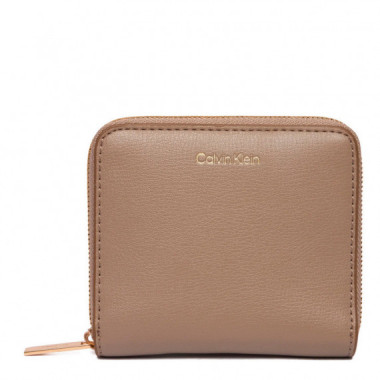 Cartera con Cremallera y Logo en L&aacute;mina Met&aacute;lica  CALVIN KLEIN