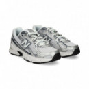 Deportivo Malla Plata+blanco  NEW BALANCE