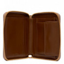 Cartera con cremallera y logo en lámina metálica