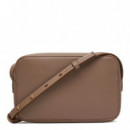 Bolso cruzado con logo en lámina metálica