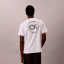 Camiseta con logo bordado