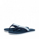 Chanclas con logos en bajo relieve