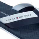 Chanclas con logos en bajo relieve