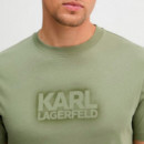 Camiseta con logo en contraste