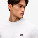 Camiseta con parche con logotipo