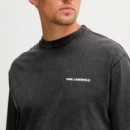 Camiseta con nombre de la marca