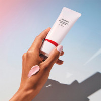 Revitalessence Skin Glow Primer SPF25  SHISEIDO