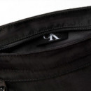 Bolsa Plana de Nailon con Logo Monograma  CALVIN KLEIN JEANS