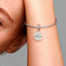 Charm Colgante en Plata de Ley los Amigos Son Familia 798124EN16  PANDORA