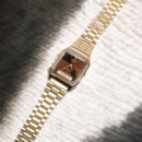 CASIO AQ-230GA-5AMQY Reloj Retro Doble Pantalla – Dorado con Esfera Marrón, Acero Inoxidable, Estilo Vintage, Wr