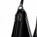 Bolso hobo con cadena de bisutería de guijarros