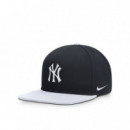 Gorra NIKE Plana NY Negra/Blanca