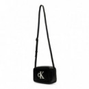 Bolso bandolera tipo cámara con monograma distintivo