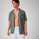 Camisa con logo impreso