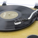 Tocadiscos Aiwa de Madera, Bluetooth, 3 velocidades, Radio FM, SD y USB LPS-25WD