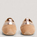 Zapatillas con detalles en ante