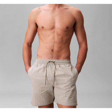 Ba&ntilde;ador Calvin Klein Rayas con textura verde
