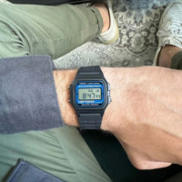 CASIO F-105W-1A Reloj Digital Unisex Clásico Negro Iluminator Crono Alarma WR