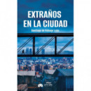 Extra�os en la ciudad