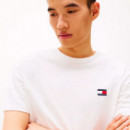 Camiseta con parche tonal de la marca