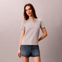 Camiseta de algodón suave con insignia