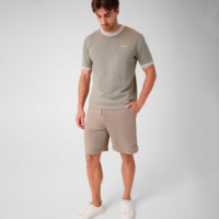 Shorts con bandas laterales