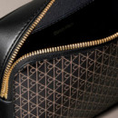 Bolso para Cámara con Logo con Emblema en Todo el Artículo  CALVIN KLEIN