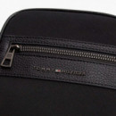 Bolso Reporter con Mezcla de Texturas y Logo  TOMMY HILFIGER