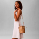 Bolso Saco Pequeño con Monograma Distintivo  CALVIN KLEIN