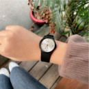 CASIO MQ-76-7A1 Reloj Analógico Unisex - Esfera Blanca con Detalles Dorados - Clásico, Ligero y Resistente Al Agua