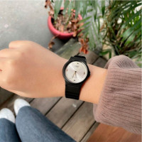 CASIO MQ-76-7A1 Reloj Analógico Unisex - Esfera Blanca con Detalles Dorados - Clásico, Ligero y Resistente Al Agua