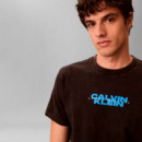CAMISETA WASHED SPINE GRAPHIC