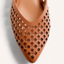 ZAPATOS TACÓN PIEL CALADA Y TACHAS LAGOS