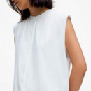 Top con detalle de costuras
