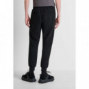 Pantalones de felpa carrot fit en interlock de algodón con logo en placa metálica de Antony Morato
