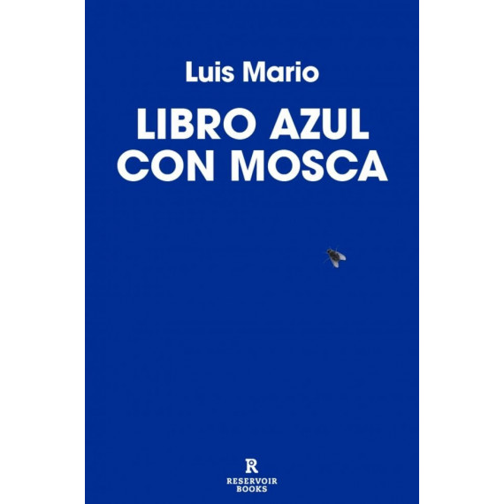 Libro azul con mosca