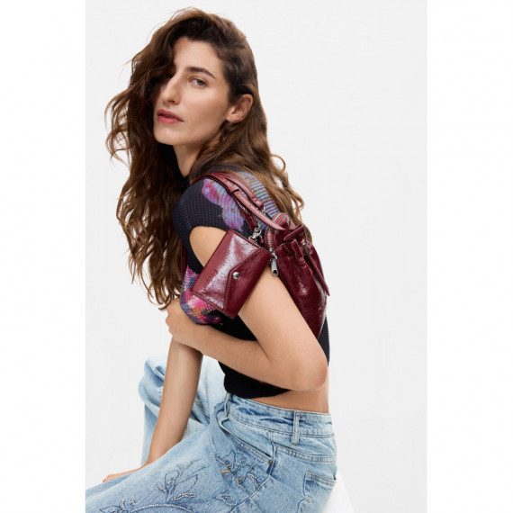 Porta móvil efecto piel de Desigual