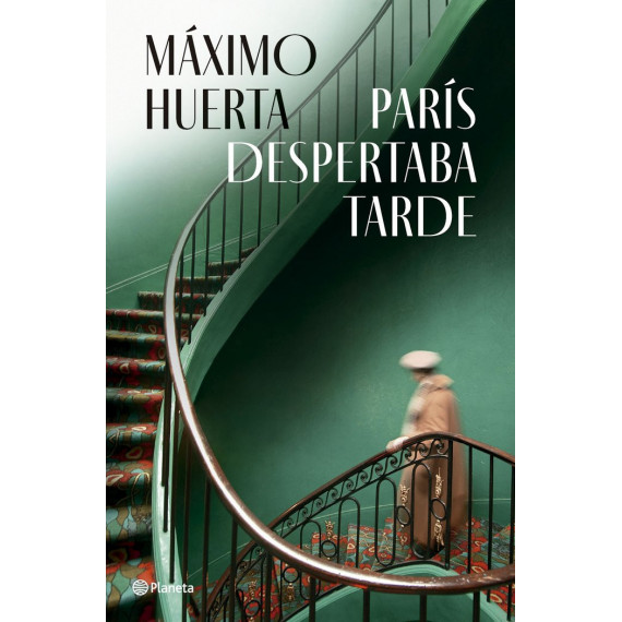 PARIS DESPERTABA TARDE