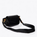 Bandolera colchada con solapa y mini tachas