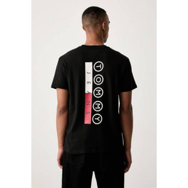 TJM REG DNA PLAY TEE EXT BLACK