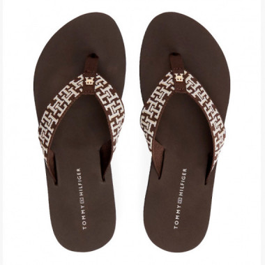 Chanclas con tira trenzada y monograma TH