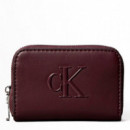 Cartera con cremallera en el contorno y monograma