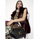 Bolso Bandolera Acolchada con Solapa y Mini Tachas de LOLA CASADEMUNT