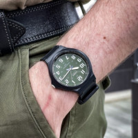 CASIO MW-240-3BV Reloj Analógico Hombre – 50M – Esfera Verde – Ligero y Resistente
