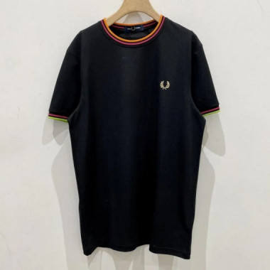 Camiseta Fred Perry Negra ribete colores