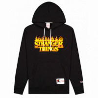 CHAMPION ROCHESTER Jerséis y Sudaderas Sudadera Stranger Things X Champion Negra Unisex
