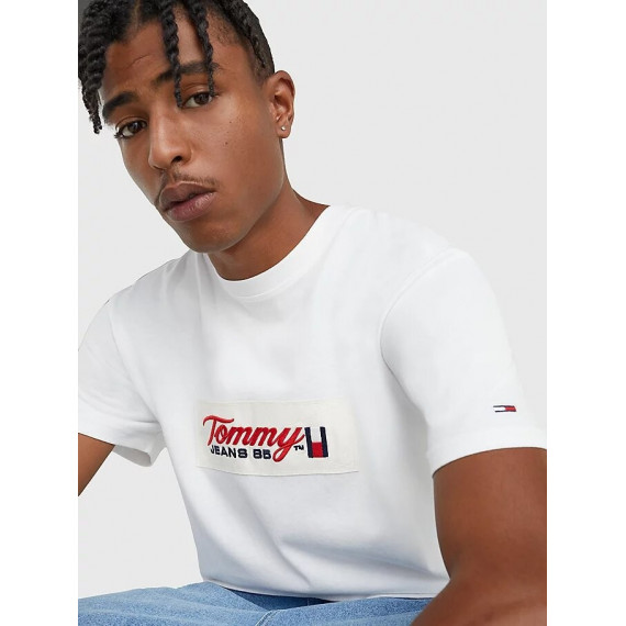 Camiseta con Logo Retro de TOMMY HILFIGER